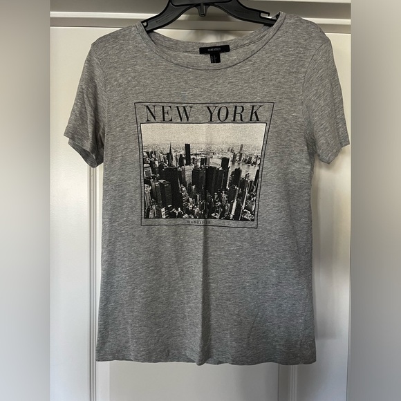 Forever 21 Tops - CLEARANCE Women’s Small Gray NYC Graphic T-Shirt